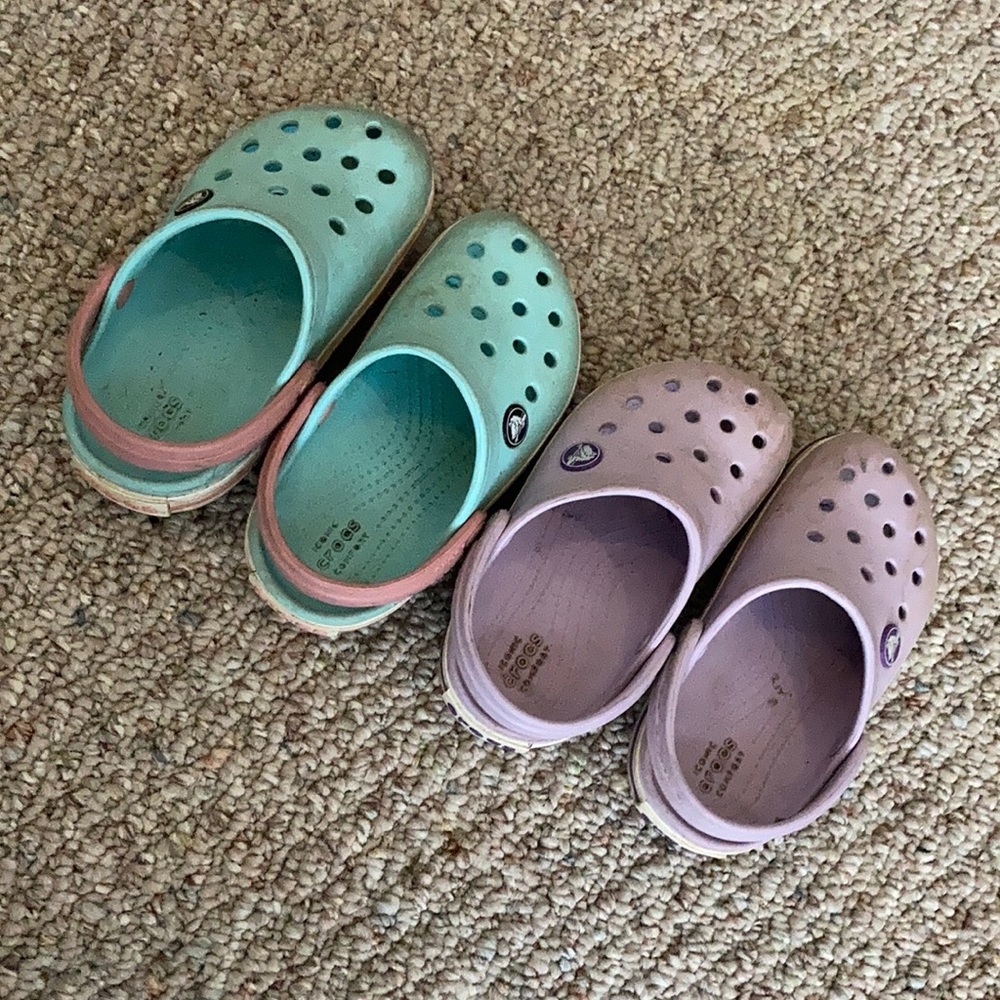 Set of toddler girls crocs 9